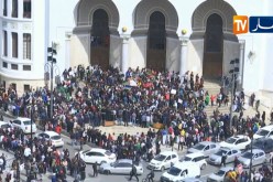 شاهد.. خروج الطلبة في مسيرة بالعاصمة مطالبين بتغيير النظام !!