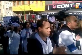 الأطباء المقيمون يغلقون شوارع  تيزي وزو