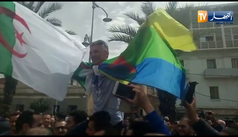 “رشيد نكاز” بتيزي وزو…”راهم مسامحين..يخرجو برك ويخلو الشعب يخير الرئيس لي حب”