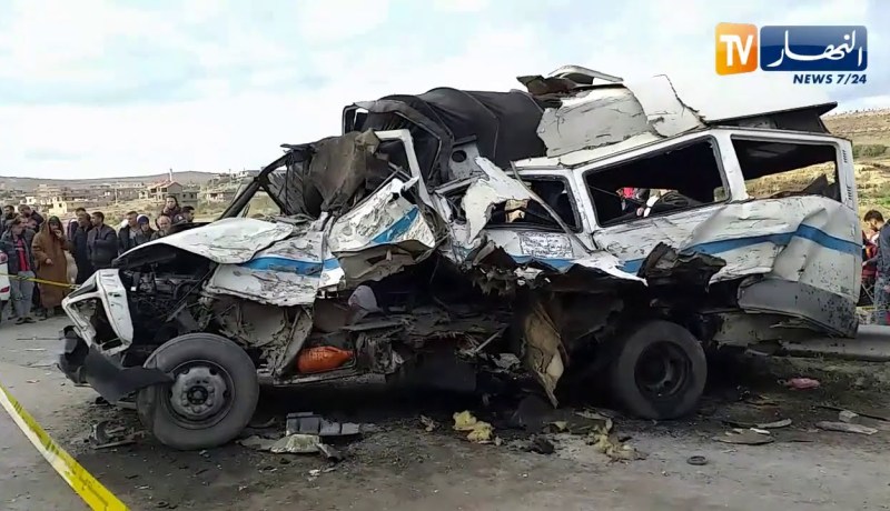 مص.رع 6 أشخاص في حادث إصطدام حافلة بشاحنة ذات مقطورة ببرج بوعريريج