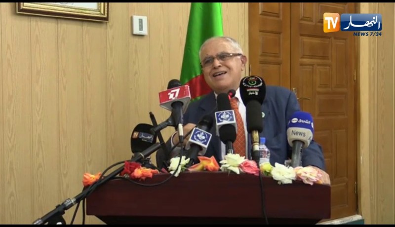 وزير الطاقة خلال لقائه بالمجتمع المدني بتلمسان: الدستور سيفتح الباب لتغيير الجزائر بصفة عميقة