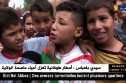 البليدة: أطفال يتجاهلون وباء الكوليرا ويتخذون من وادي بني عزة مكانا للتسلية