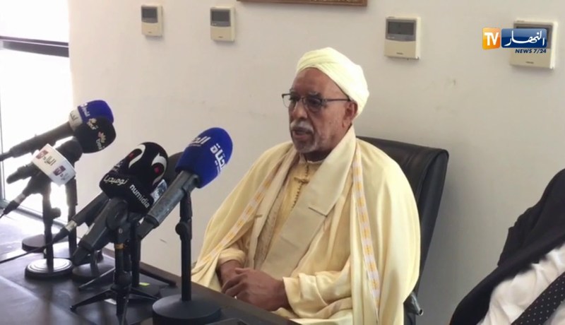 خليفة الطريقة التيجانية: “روحو للصناديق بقوة..وأختارو الرئيس لي يخرجنا من الأزمة”