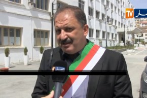 بجاية: وقفة إحتجاجية للمنتخبين ردا على تصريح وزير الإتصال حول مساءلة الشرعية