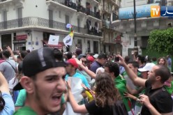 طلبة الجامعات ينقلون مسيرتهم السلمية أمام قصر الحكومة