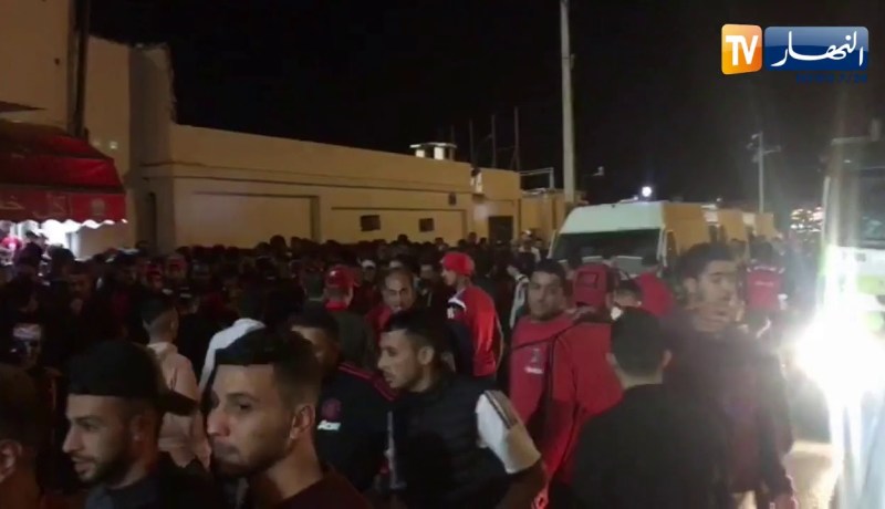 فوضى كبيرة أمام ملعب بولوغين قبل لقاء الحمرواة‎