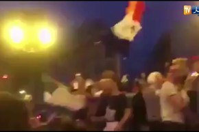فرنسيون يعتدون على جزائري احتفل معهم بالعلم الوطني بعد تأهل فرنسا