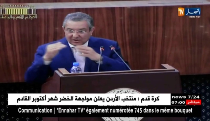 محافظ بنك الجزائر : إنخفاض سعر البترول أدى لتسجيل عجز في الحسابات الخارجية و المالية العامة للبلاد