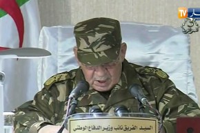 قايد صالح: “وعي الشعب الجزائري أذهل العالم.. الجزائر تبقى دائما فوق كل التحديات”