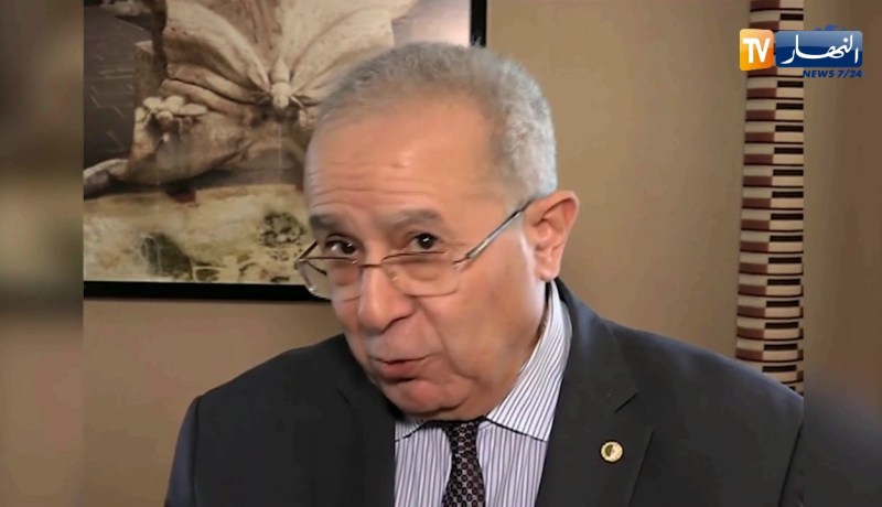 دبلوماسية: لعمامرة.. الجزائر حيادية بقراراتها ولا تسمح بالتدخل الأجنبي في شؤونها