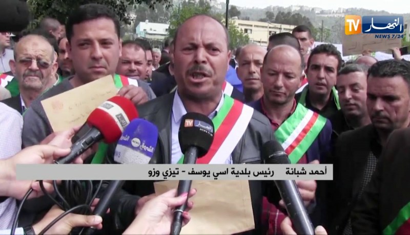 تيزي وزو: نواب الشعب يخرجون إلى الشارع لمساندة الحراك الشعبي