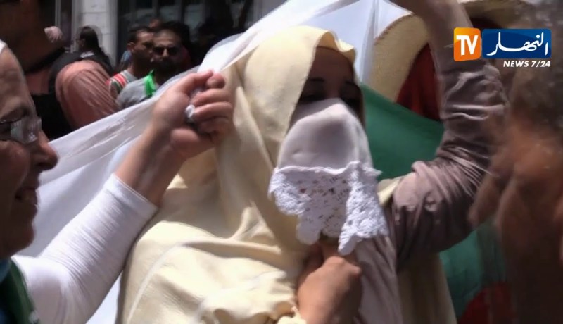 الحراك الشعبي: الجمعة الـ 20 بنكهة عيد الإستقلال.. ومطالب برحيل رموز النظام