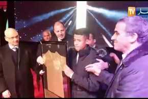 تيارت.. حطاب يشرف على منح القميص الذهبي لأحسن لاعب للأصاغر في مسابقة وطنية