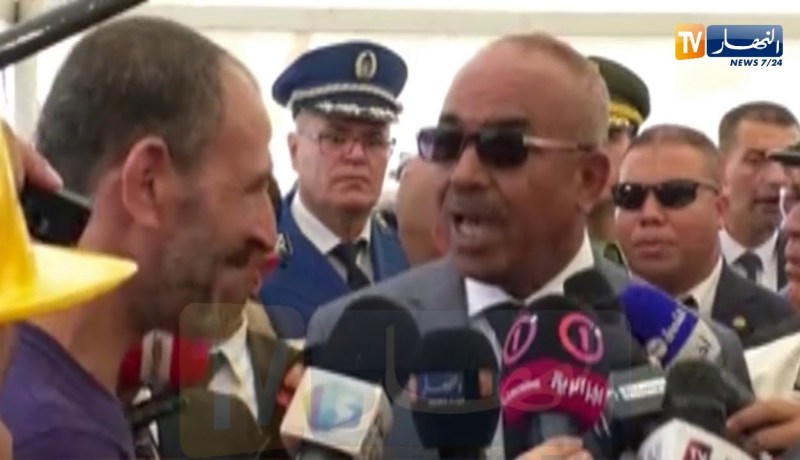 شاهدوا..هذا ما قاله بدوي عن رمي أكياس النفايات من نوافذ العمارات !!