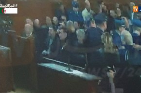 أستاذ القانون: “غياب التداول على السلطة في بلادنا سهّل من مهمة العصابة في نهب أموال الشعب”