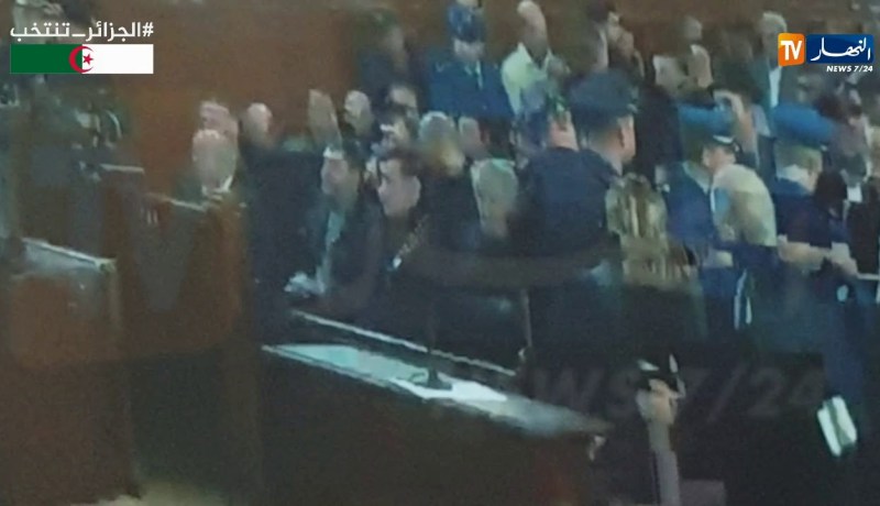 أستاذ القانون: “غياب التداول على السلطة في بلادنا سهّل من مهمة العصابة في نهب أموال الشعب”