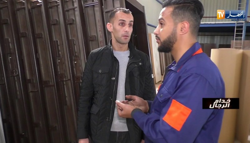 خدام الرجال..صناعة الأبواب العصرية