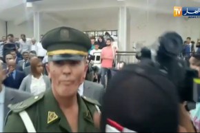 تلاميذ سيدي عبد الله بالعاصمة يستقبلون وزيرة التربية بن غبريت على طريقتهم الخاصة