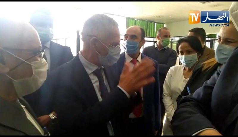 بجاية .. شاهد وزير الصناعة من مصنع النسيج Alcost يدافع عن المنتوج الوطني بأربعين سنة من التجربة