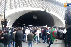 شاهد.. غلق نفق “أودان” أو “غار_حراك” من طرف قوات الأمن