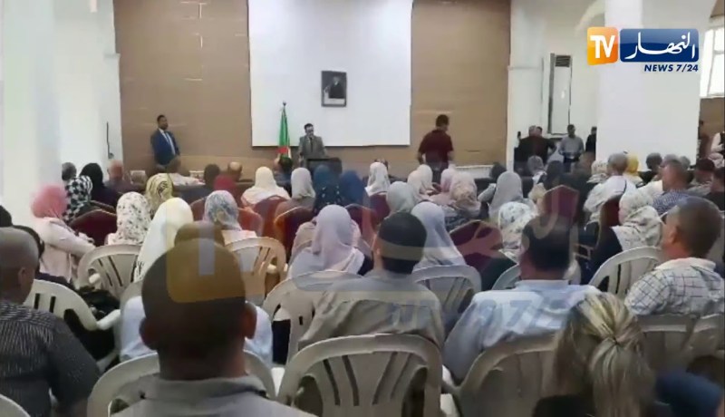 والي البليدة يكرم طاقم الطبي بمستشفى بوفاريك على رعايتهم لمرضى الكوليرا خلال شهر