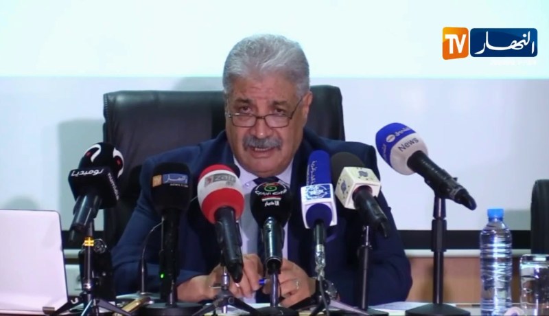 وزير التعليم العالي: سيتم تخصيص منح لتخصصات العلوم الطبية  وللأساتذة وللطلبة الغير أجراء