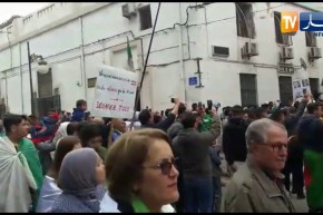 لحمك يتشوّك.. النشيد الوطني “قسمّا” بصوت واحد في مستغانم !!