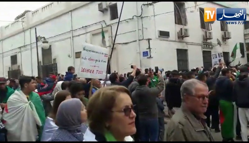 لحمك يتشوّك.. النشيد الوطني “قسمّا” بصوت واحد في مستغانم !!