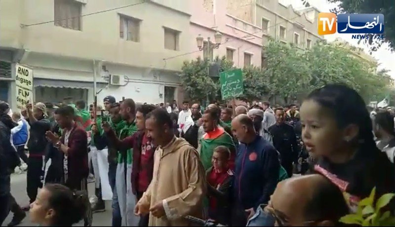 شاهد..مسيرة سلمية للجمعة التاسعة بغليزان