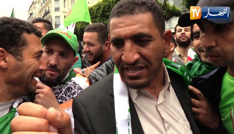 شاهد..”كريم طابو” يشارك في المسيرة ويصنع الحدث !!