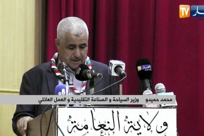 النعامة: وزير السياحة يؤكد أن الدستور الجديد يضمن الحريات الفردية والجماعية