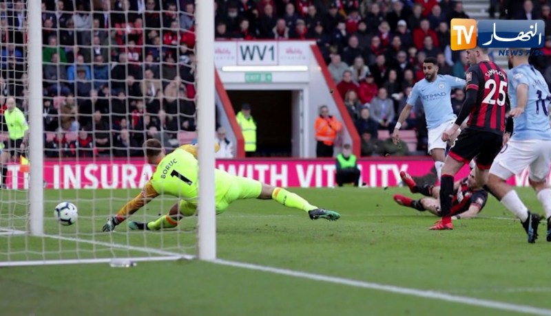 محرز يسجل ويقود السيتي لصدارة الدوري الإنجليزي