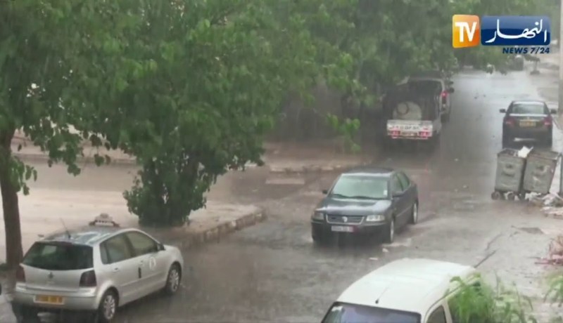 أمطار رعدية غزيرة على المناطق الجنوبية..التفاصيل