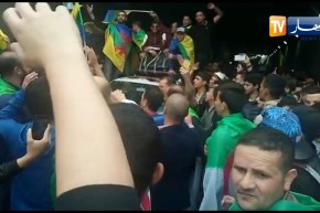 شباب تيزي وزو بصوت واحد أغنية سولكينغ la liberté