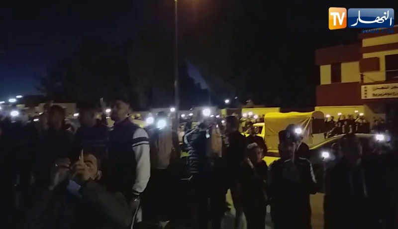 شباب برج بوعريريج يصنعون تيفو نصرة لرسول الله وإحياء لمولده صلى الله عليه وسلم