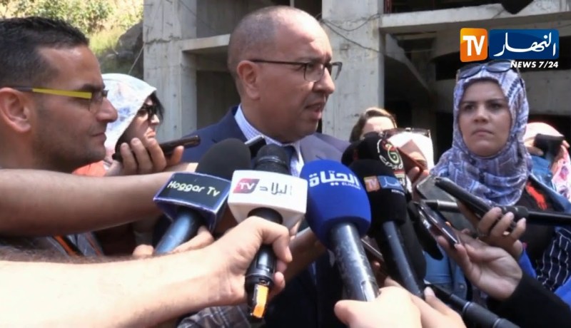 العاصمة: والي العاصمة في زيارة عمل وتفقد لمشاريع الحظائر الذكية في عدة ولايات