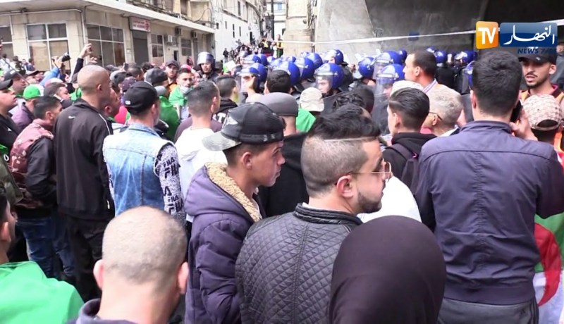 مصالح الأمن تغلق النفق الجامعي بشارع أودان بالعاصمة للمحافظة على سلمية الحراك الشعبي