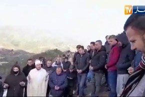 تيزي وزو  .. عائلة “حساني” تحيي أربعينية إبنها “يانيس” مع مشاركة السكان في المراسيم