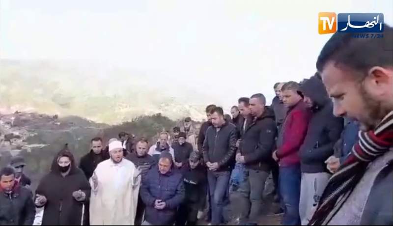 تيزي وزو  .. عائلة “حساني” تحيي أربعينية إبنها “يانيس” مع مشاركة السكان في المراسيم