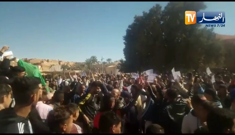 شاهد.. مظاهرات سلمية في غرداية رفضا لولاية رئاسية جديدة