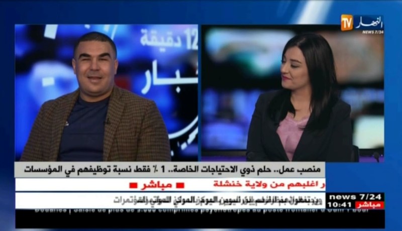 هارون..كفيف يتحدى المبصرين..يعمل كقابض للنقود..وحلمه مزاولة مهنة الصحافة