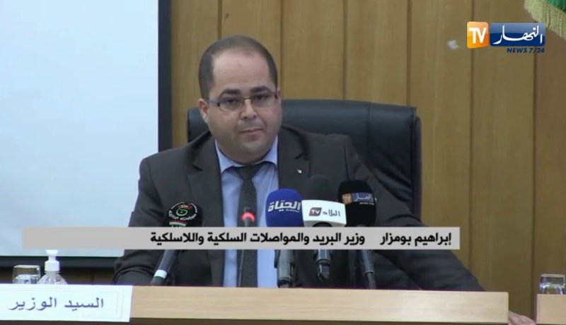 وزير البريد والمواصلات يكرم المتفوقين في شهادة البكالوريا