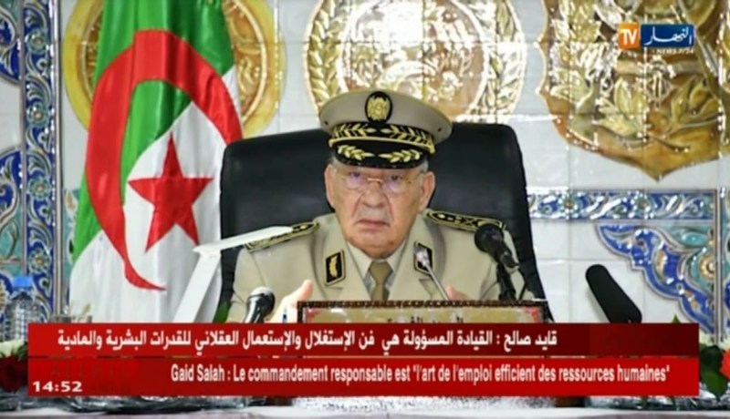 قايد صالح يجتمع مع اطارات الهيئات  المركزية لوزارة الدفاع و أركان الجيش