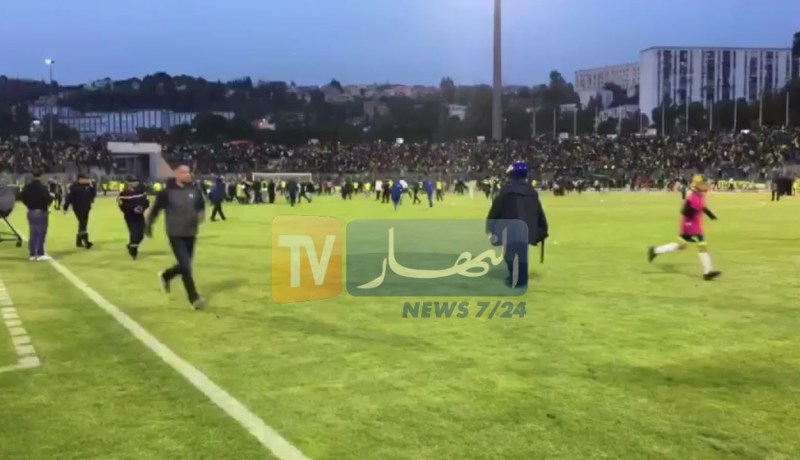 إشتباكات بين أنصار شبيبة القبائل ولاعبي مولودية الجزائر بعد نهاية اللقاء