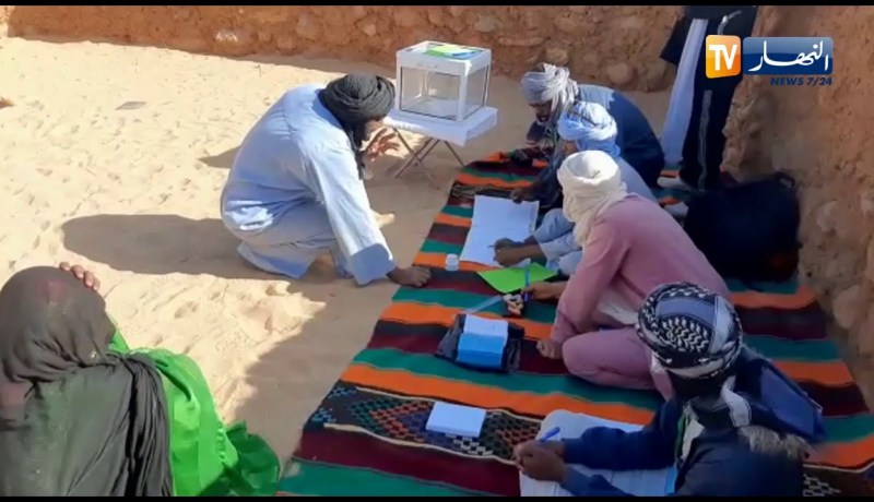 إليزي: البدو الرحل يشرعون في التصويت على مشروع تعديل الدستور