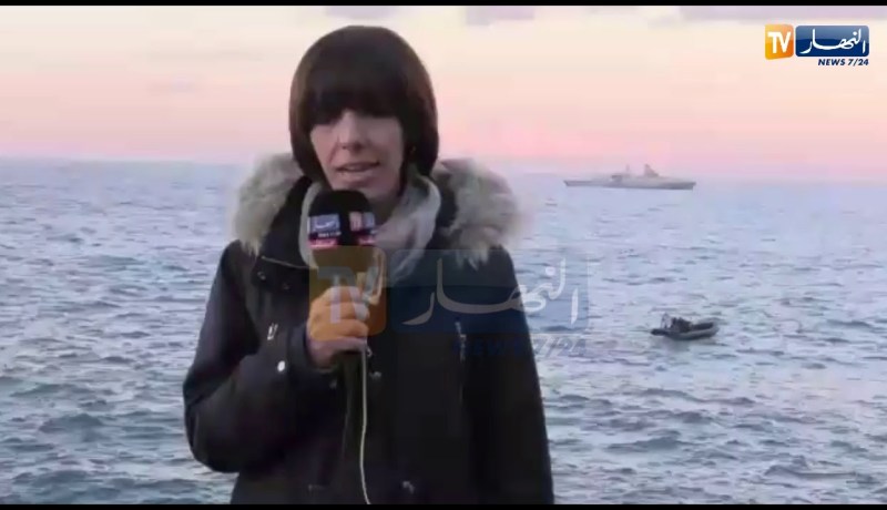 متطوعون يعثرون على سترة الصحفي المصور المفقود إلى جانب قصبة الصيد الخاصة به بعرض البحر