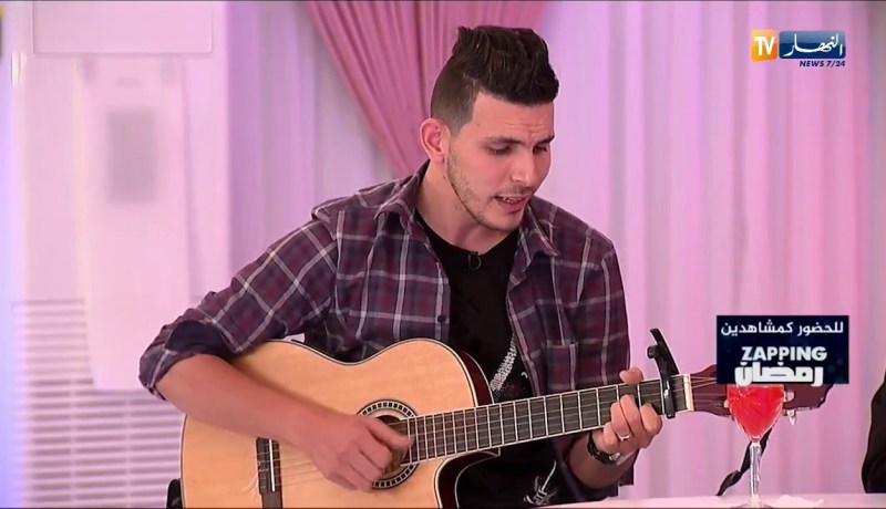 زينو اكوستيكا يلقي أغنية قبائلية على بلاطو زابيينغ رمضان