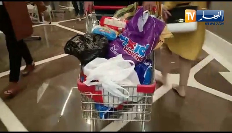 عنابة: جمع أزيد من 10 طن من المواد الغذائية في الطبعة الأولى م  “THOUGHTS 4 FOOD”