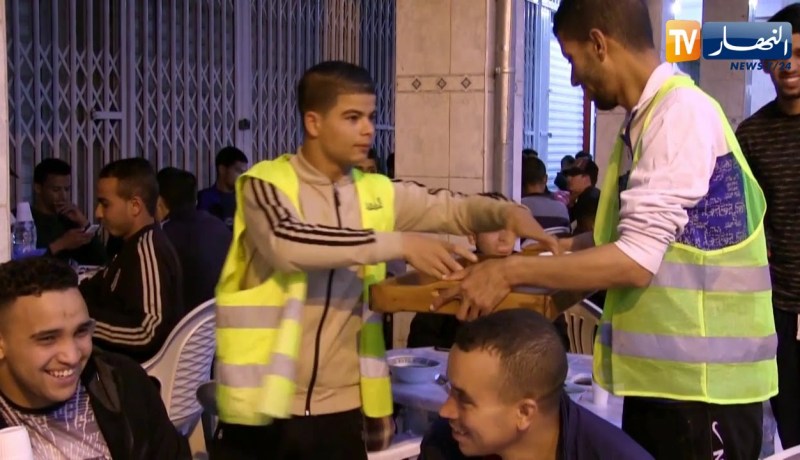 المسيلة: شباب متطوع لإطعام الطلبة الجامعيين.. نموذج آخر للتضامن في رمضان