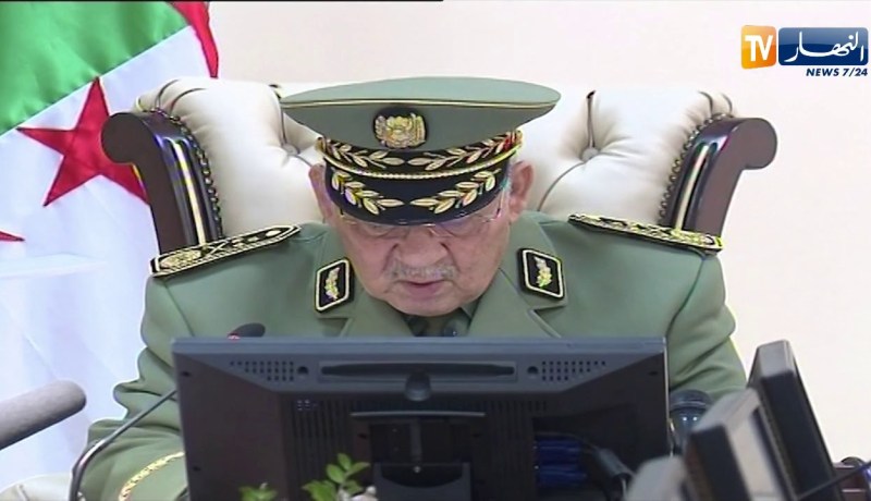 دفاع: الجيش يقف موقف حكم ويلتزم بمهامه الدستورية منذ بداية الحراك الشعبي